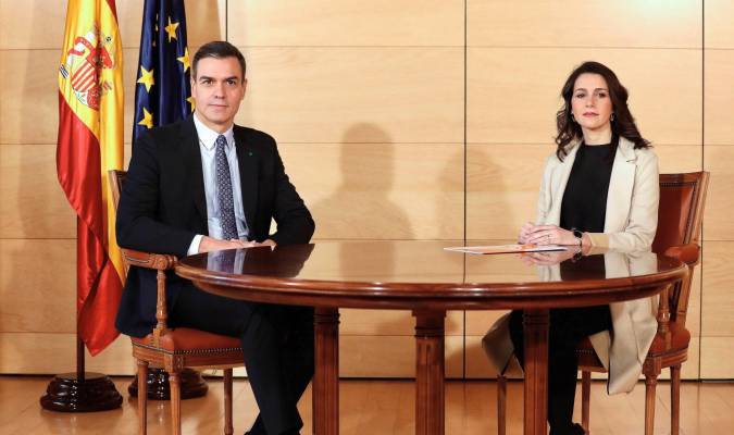 Arrimadas señala que «hoy más que ayer» el acuerdo entre PSOE, PP y Ciudadanos puede ser una realidad
