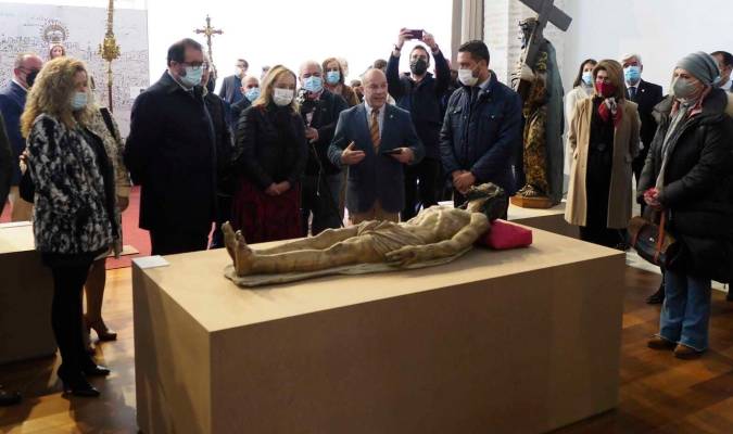 Carmona expone 130 piezas de sus 500 años de Semana Santa 