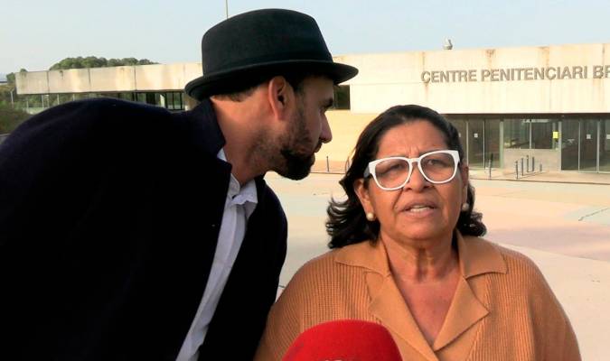 La madre y hermanos de Alves le visitan en la cárcel: «Mi hijo es inocente»