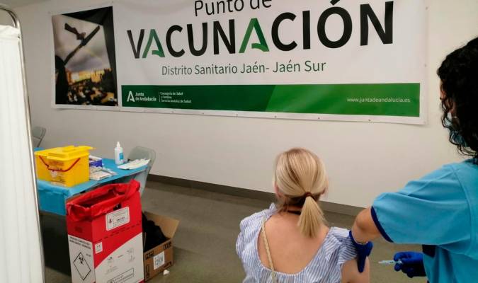 La Junta pone fecha a la inmunidad colectiva de Andalucía