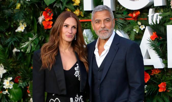 Julia Roberts y George Clooney, en “Viaje al paraíso” / EFE