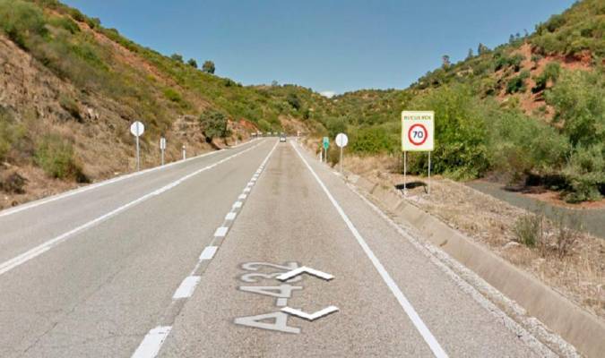 Un muerto y dos heridos en un accidente entre dos turismos y una motocicleta en El Pedroso