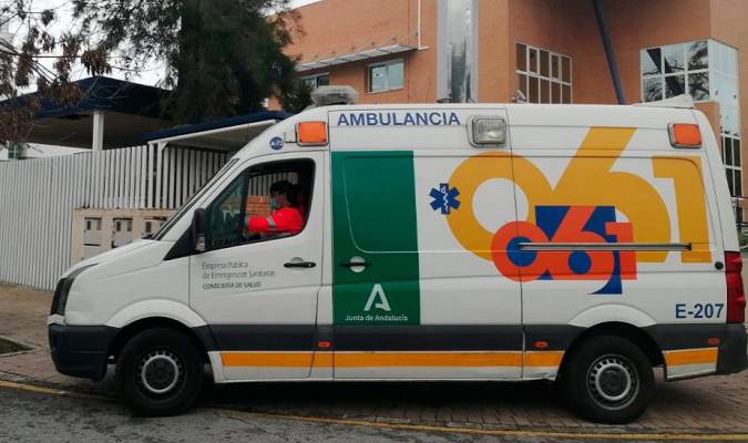 Cuatro heridos en una colisión entre tres turismos en Utrera