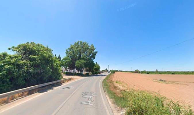  Carretera A-462 a su paso por Brenes (Sevilla) donde se ha registrado el accidente. / E.P
