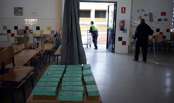 Andalucía cumple 40 años de sus primeras elecciones en plena precampaña