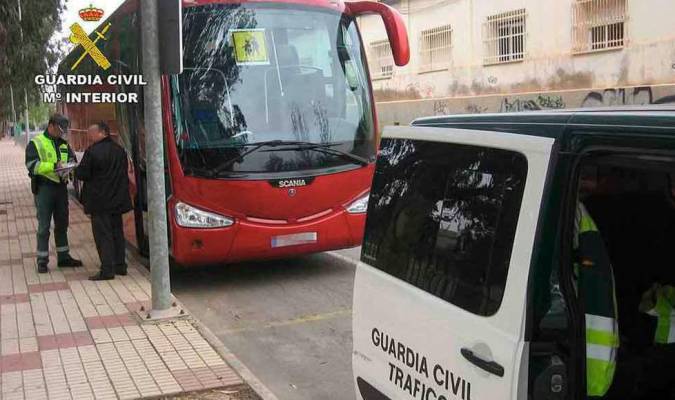 Inmovilizan un autobús que iba de Sevilla a Lisboa con 35 pasajeros cuyo conductor dio positivo en cocaína