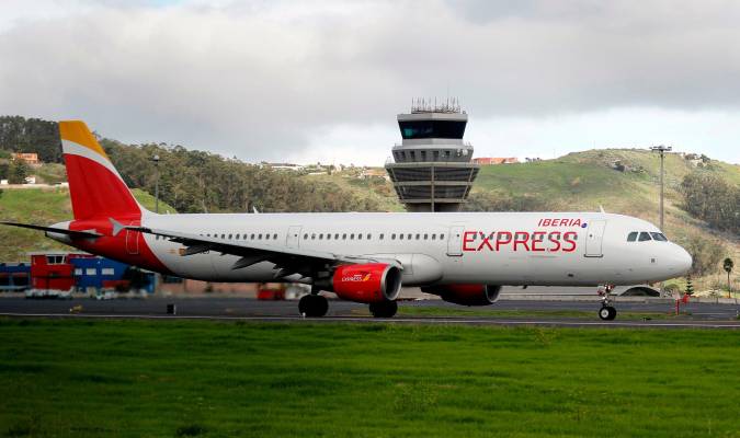 Convocan diez días de huelga en Iberia Express