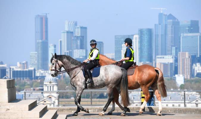 Patrulla de la policía a caballo en Greenwich Park en Londres. / E.P.