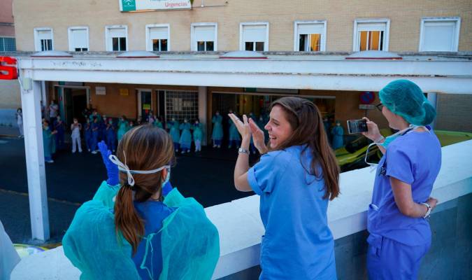 Moreno anuncia la contratación de 20.000 trabajadores en verano para reforzar la atención sanitaria