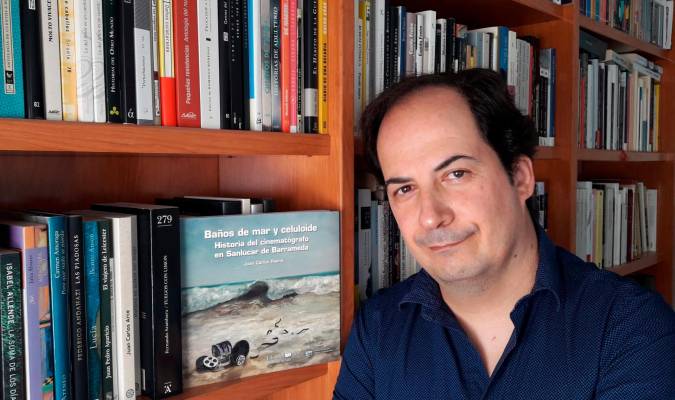 Juan Carlos Palma publicó el libro antes del confinamiento, pero solo ahora ha podido relanzarlo. / M. Nieto