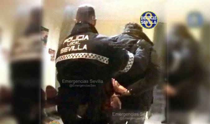 Viola a una mujer en Sevilla tras retenerla durante tres horas en su casa