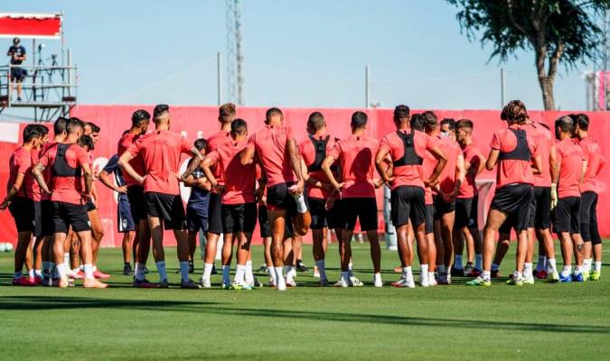El Sevilla, último en volver al trabajo pero ya con la Supercopa en la mente