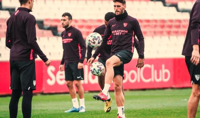 Sergi Gómez en el último entrenamiento del Sevilla. / SFC