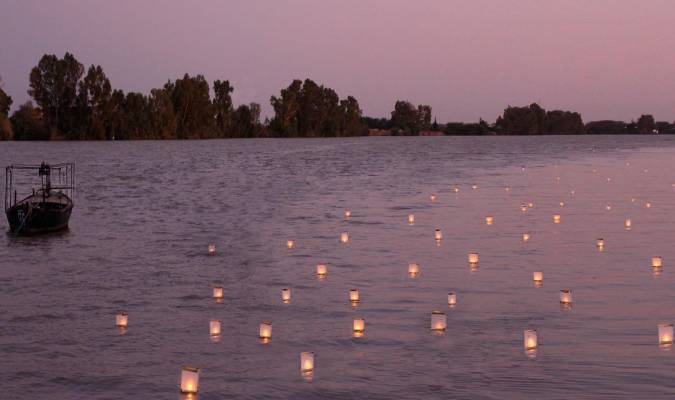 Mañana lunes, Coria del río vuelve a celebrar la ceremonia de los farolillos flotantes
