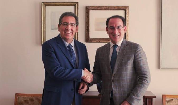 El presidente de la Fundación Cajasol, Antonio Pulido, y el presidente de la CEA, Javier González de Lara.