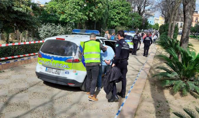 Tres detenidos por robar una mochila a unos turistas franceses en los Jardines de Murillo