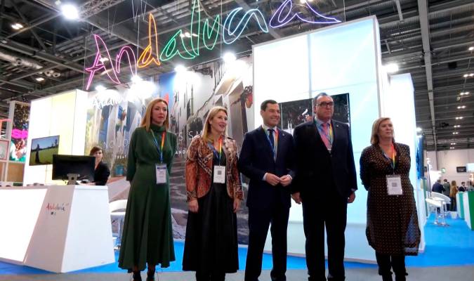 El presidente de la Junta de Andalucía, Juanma Moreno, inaugura el pabellón andaluz en WTM en Londres / EP