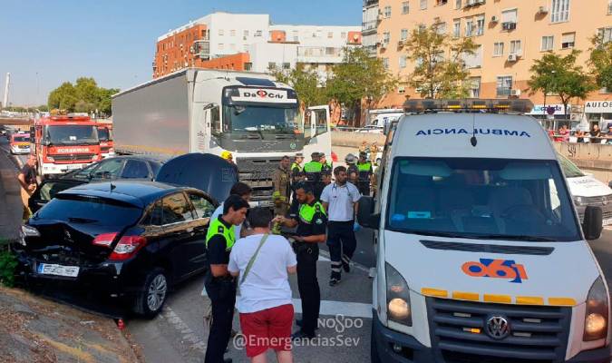 Imagen del siniestro que se ha producido en la RUN. / Emergencias Sevilla