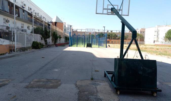Denuncian el «abandono» del centro deportivo Bermejales II