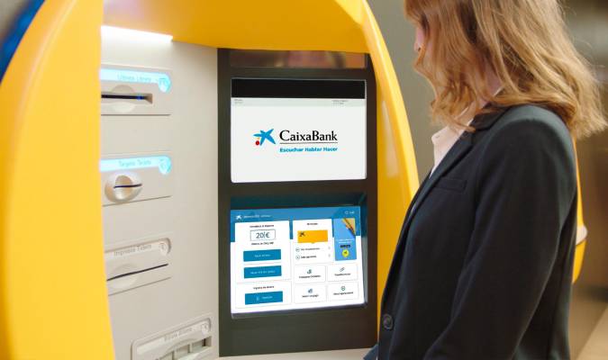 Así funcionan los nuevos cajeros de CaixaBank en Sevilla