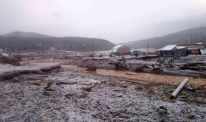 Al menos 15 muertos y 13 desaparecidos al derrumbarse presa en Siberia