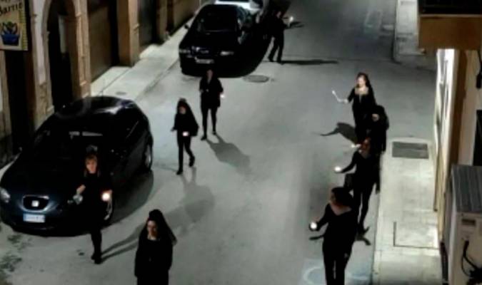 Polémica por un grupo de mujeres procesionando por Porcuna