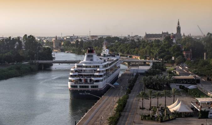 Sevilla recibe dos cruceros con 1.300 turistas este fin de semana