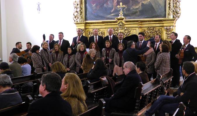 El coro de Nuestra Señora del Rocío de Bormujos amenizó la eucaristía. Foto: El Correo. 