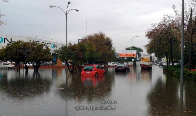 Aviso amarillo: Las fuertes lluvias anegan varias zonas de Sevilla