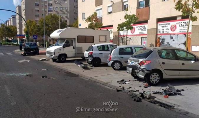 Un conductor ebrio provoca un accidente con 5 coches en Sevilla Este