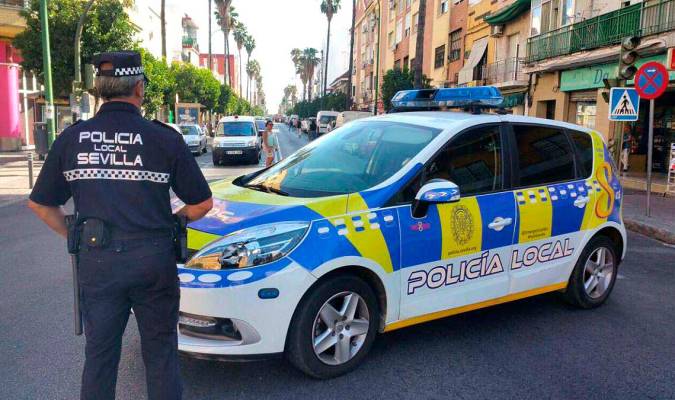 Un vehículo de la Policía Local de Sevilla. 