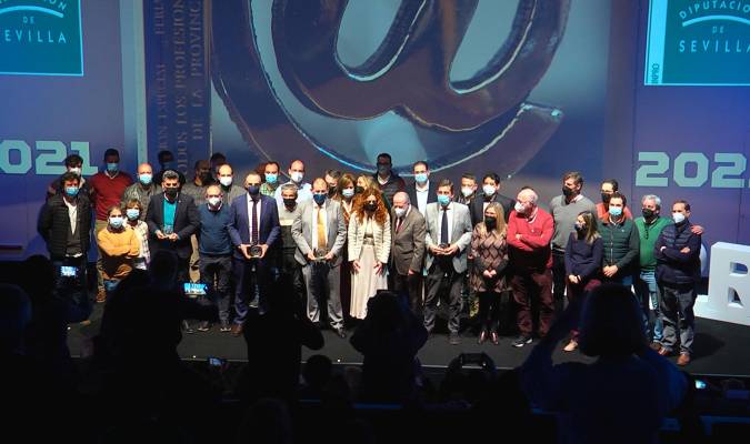 Foto de familia de los premiados en el Global Omnium Auditorio / J. J.