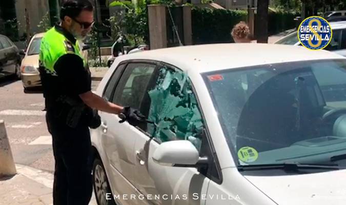 Denunciada en Sevilla por encerrar a su perro en el coche a 40ºC
