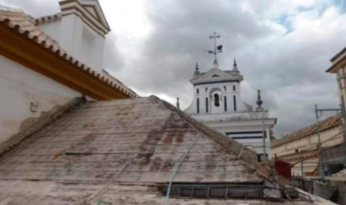 Avanzan las obras de la techumbre de la Iglesia de Santiago 