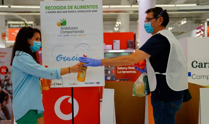 Andaluces Compartiendo y Carrefour donan 50.000 kilos de alimentos