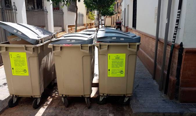 Cubos individuales para acabar con el conflicto de la basura en la calle Sol