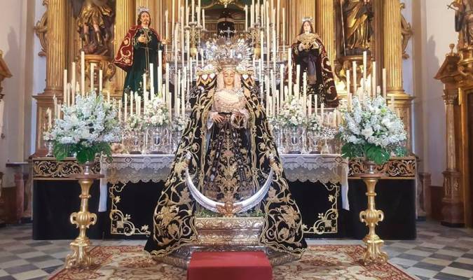 La Virgen de la Soledad, Patrona de Cantillana, expuesta en besamanos el pasado Viernes de Dolores