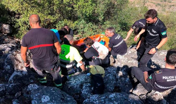 Rescatan a una joven tras sufrir una caída en la sierra