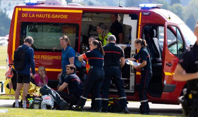 Seis heridos, cinco de ellos muy graves, en un ataque contra niños que conmociona Francia