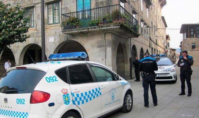 Agentes de la Policía Local de Pontevedra. / El Correo