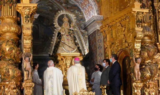 El arzobispo de Sevilla se estrena en Utrera escuchando la plegaria a la Virgen de Consolación