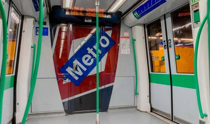Interior de un vagóndel metro de Madrid. / EP