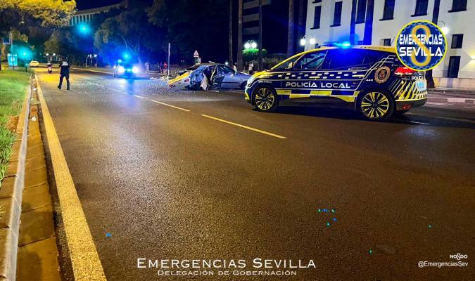 Violento accidente contra un árbol en Sevilla Este por un joven borracho