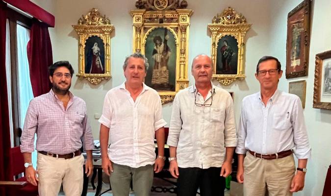 La AECC de Sevilla ofrece sus servicios a los hermanos del Gran Poder