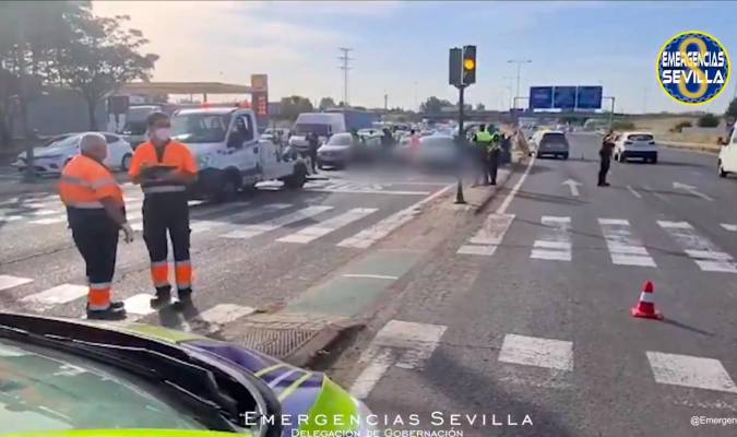 Fallece un conductor tras colisionar con otro coche en Sevilla
