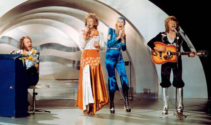 ABBA interpreta ‘Waterloo’ en 1974.
