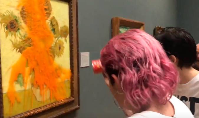 Lanzan sopa sobre 'Los Girasoles' de Van Gogh en Londres