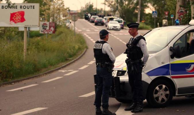 Dos agentes de la policía francesa. / EFE