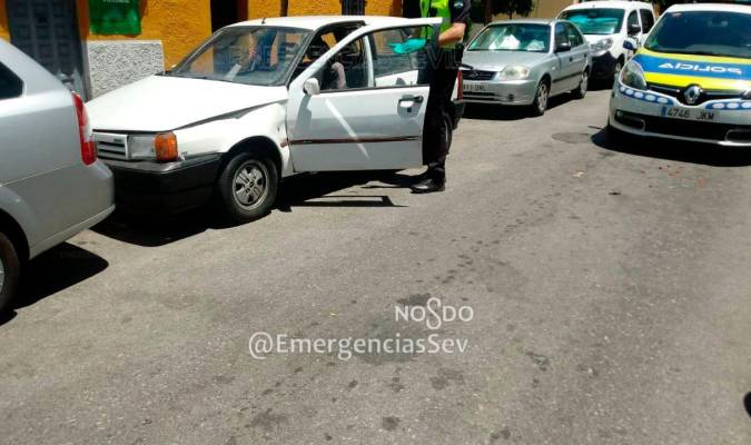 Imagen del coche del detenido. / Emergencias Sevilla