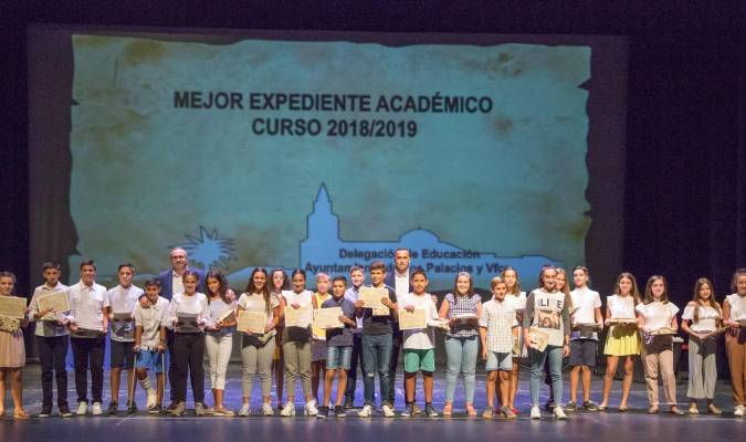 Los Palacios y Villafranca ensalza a sus mejores estudiantes